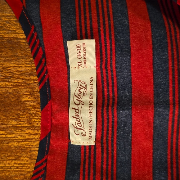 Women's sleeveless top - Picture 2 of 4